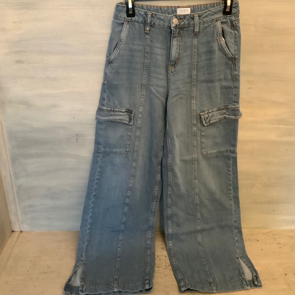 Time & Tru Light Wash High Rise Denim Cargo Wide Leg Jeans Size 0 Good Condition